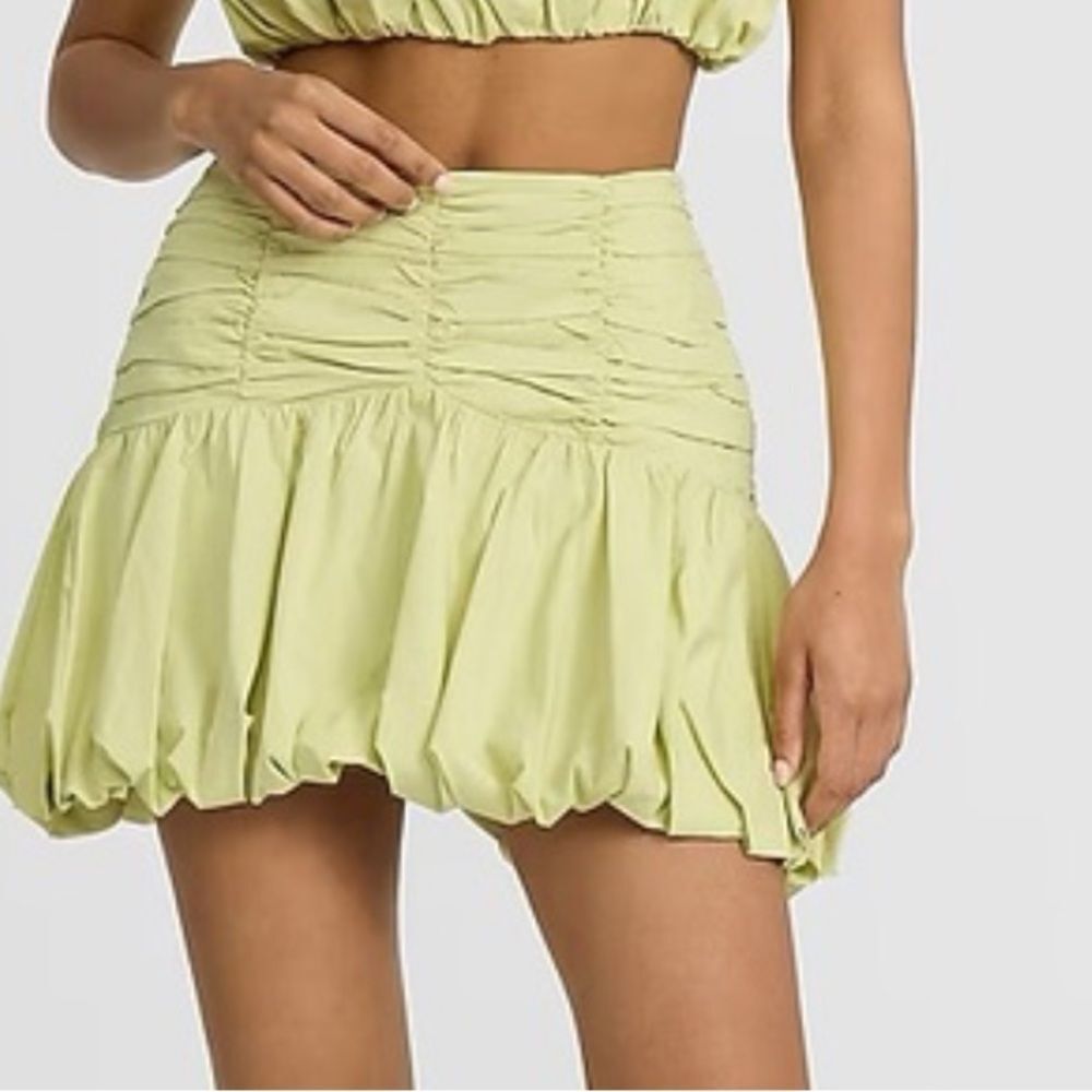 🔥Express Light Green Ruched Skirt Sz large NWT